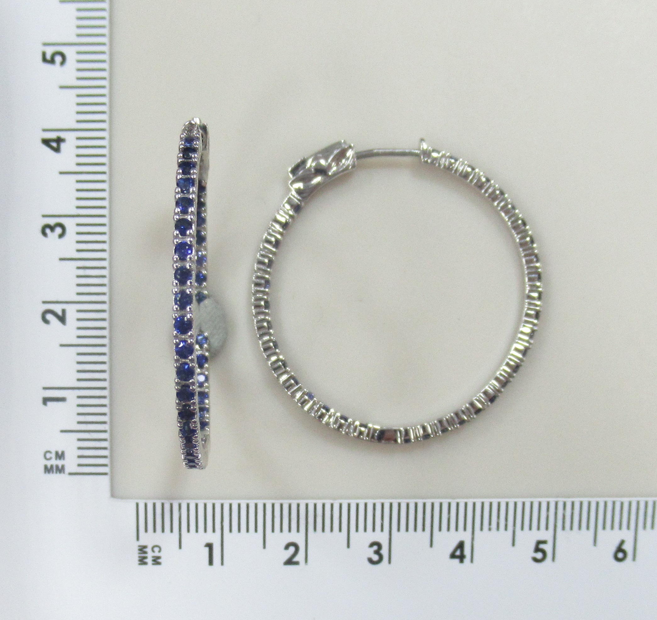 Серьги-конго из белого золота с сапфирами